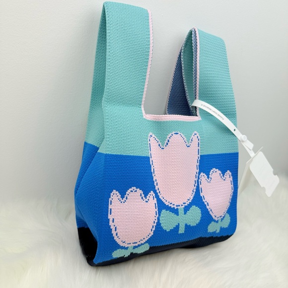 NWT Blue Pink Flower Compact Stylish Essentials Handheld Bag - Picture 7 of 9